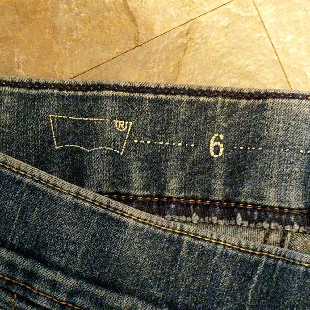 Levi's Women's Skinny Pull Up Jeggins in Blue - Picture 4 of 6